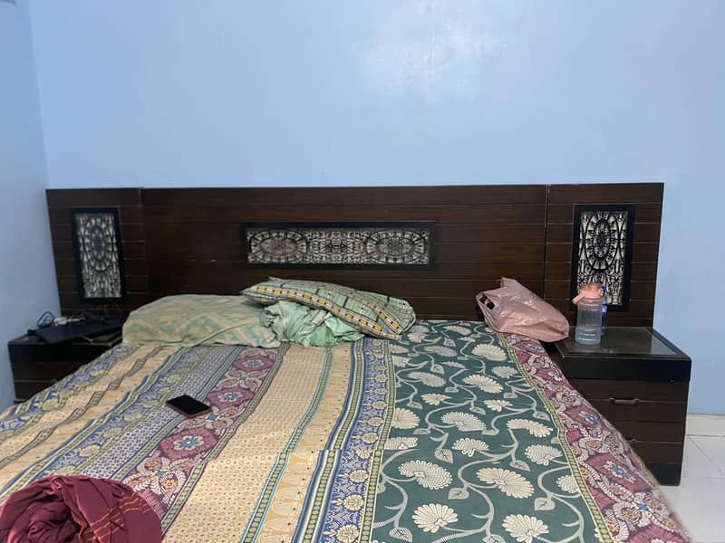 Bed set with side table dressing table & Cupboard 0