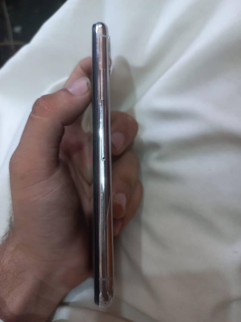 Apple iPhone X 3