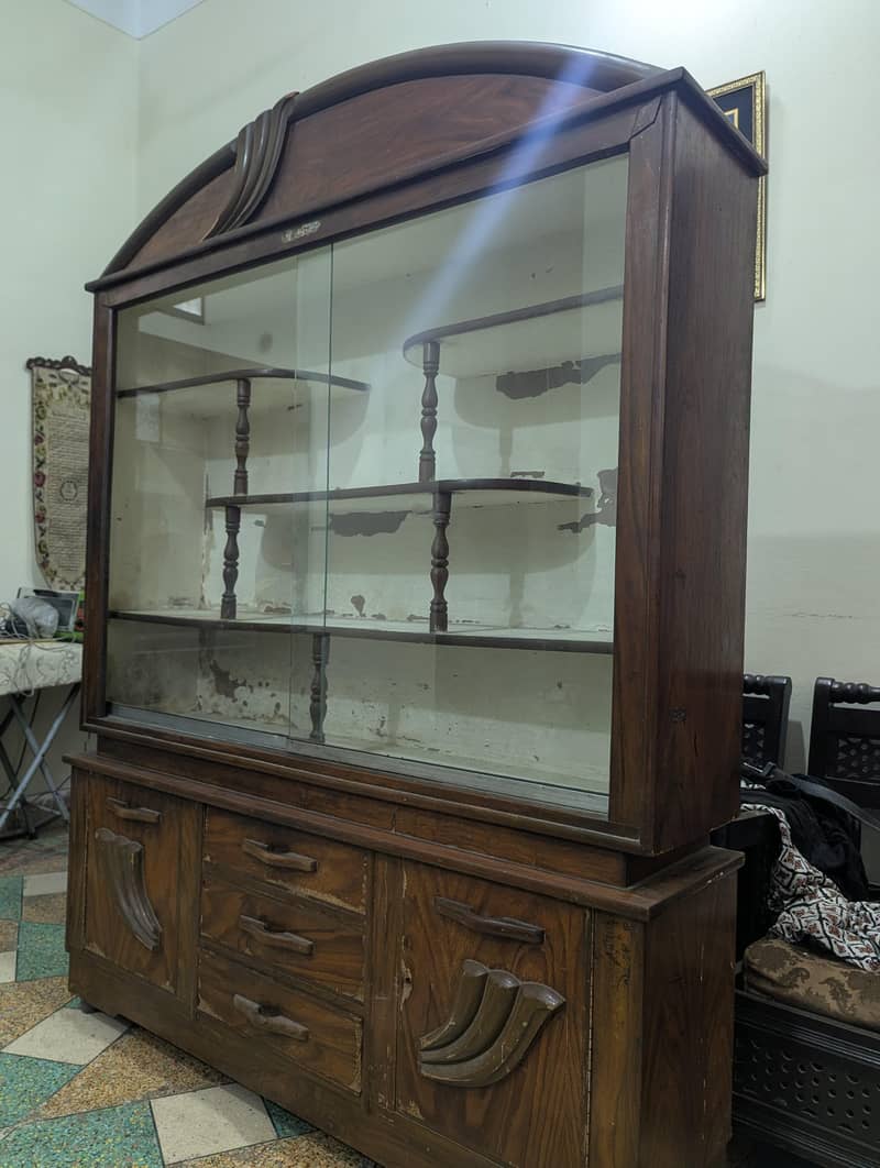 Showcase in an average condition 1
