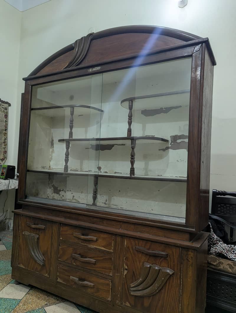 Showcase in an average condition 2