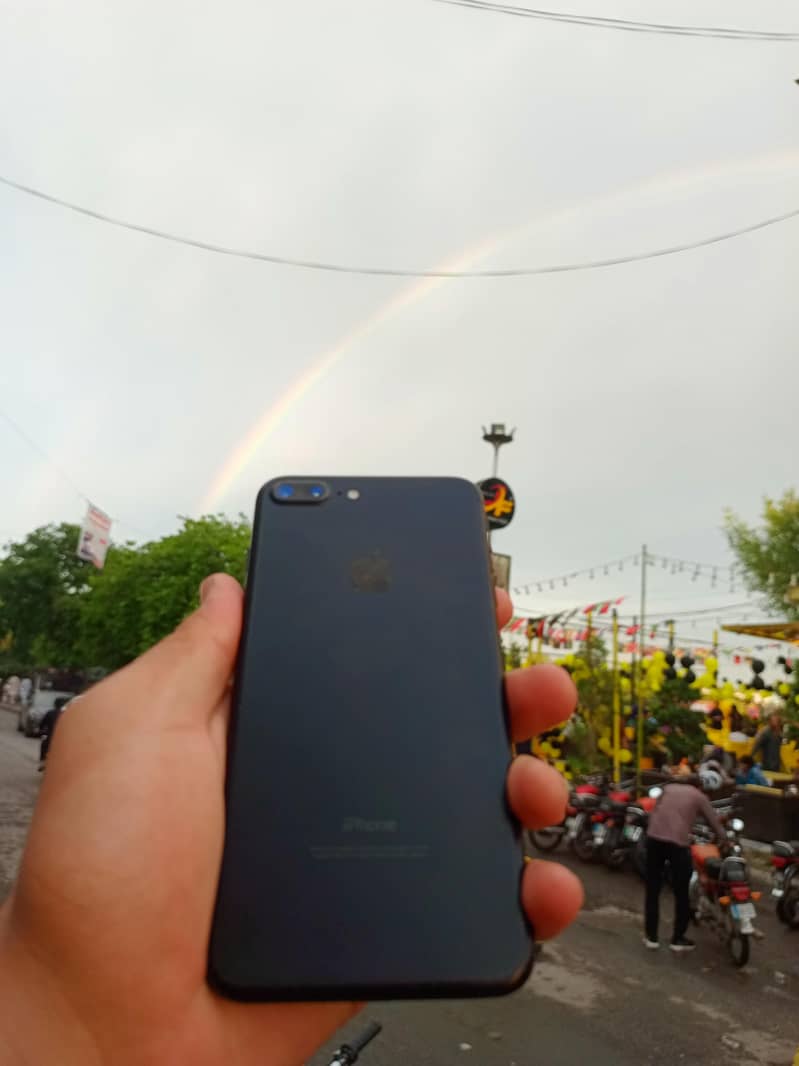 Apple iPhone 7 Plus 2