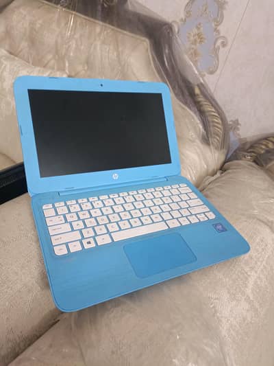 HP 6th generation slim laptop 6hr battery 4gb ram camera wifi