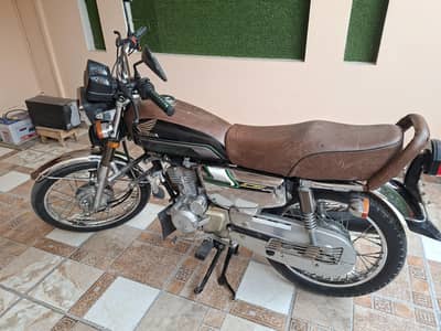 Full Guinine Honda CG 125 (Self Start), Single hand use for sale.