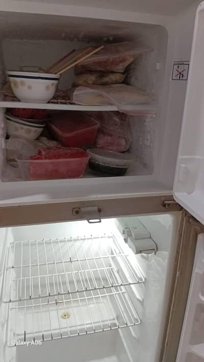 Dawlance fridge medium size