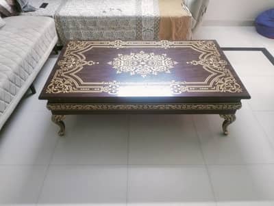 Centre table outclass condition