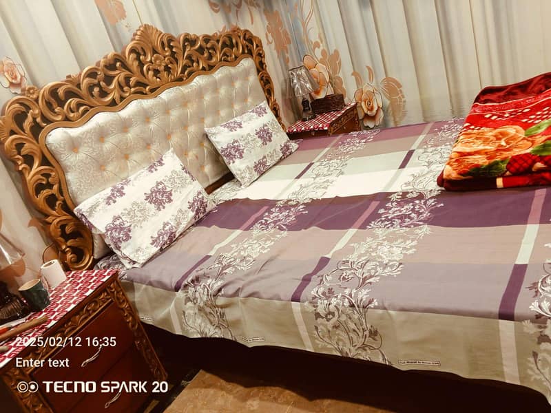 bed set with dressing 0
