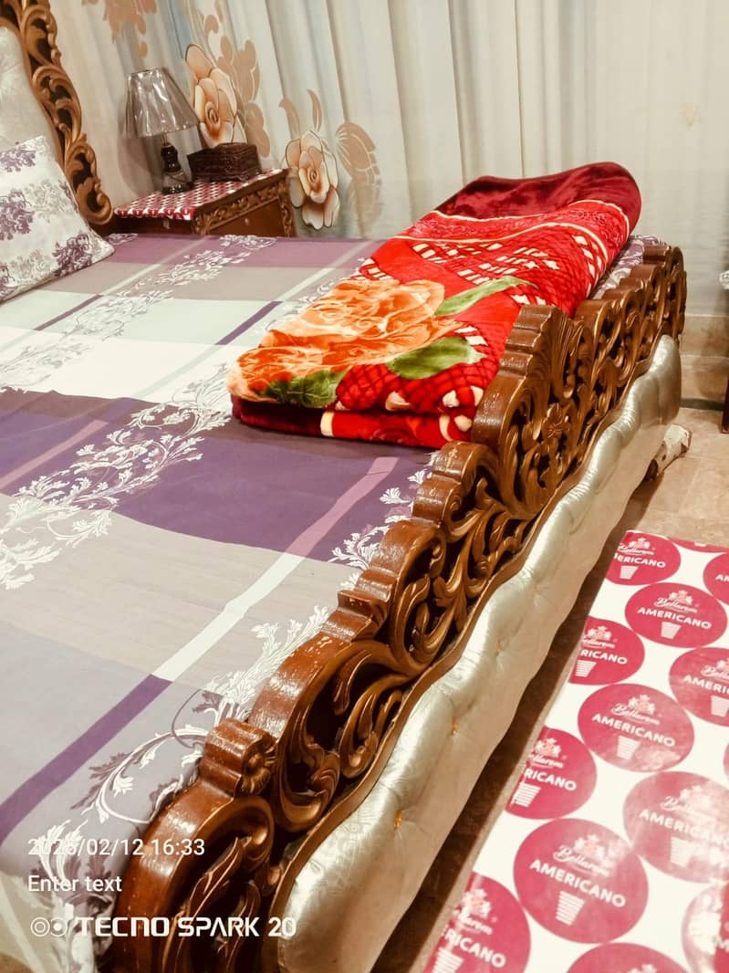 bed set with dressing 2
