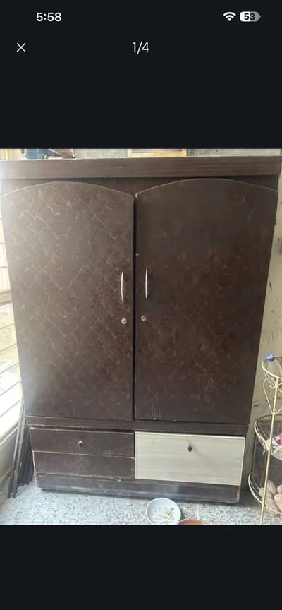 Used Wardrobe 6/10 condition- 8000 Rs