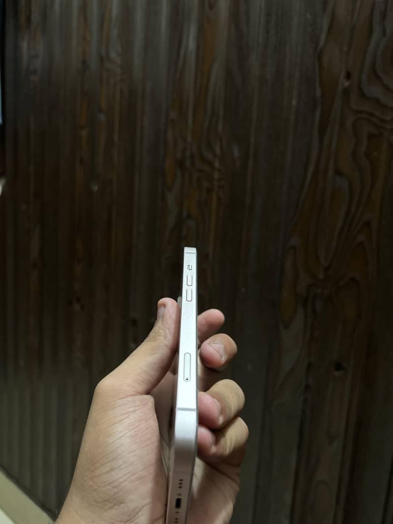 Apple iPhone 13 2