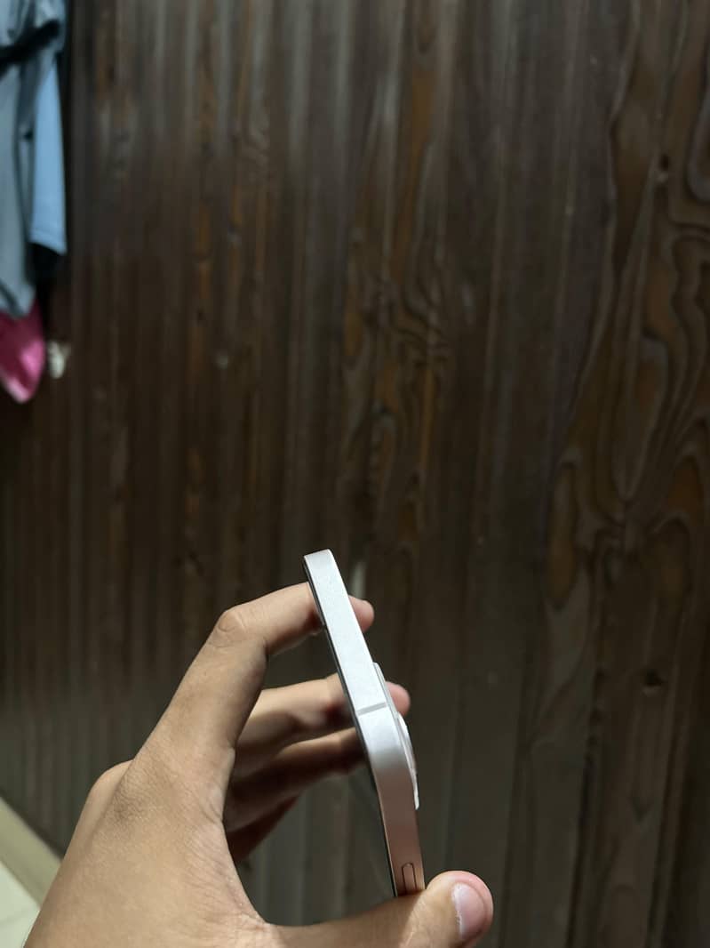 Apple iPhone 13 4