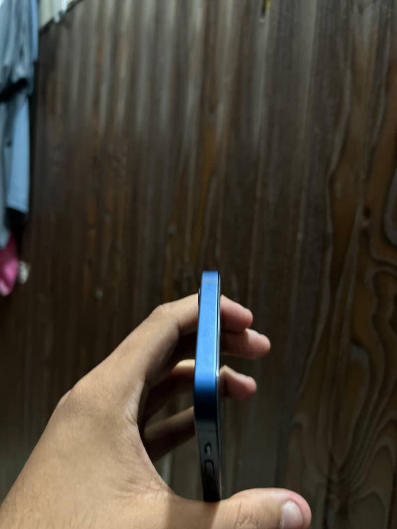 Apple iPhone 12 3