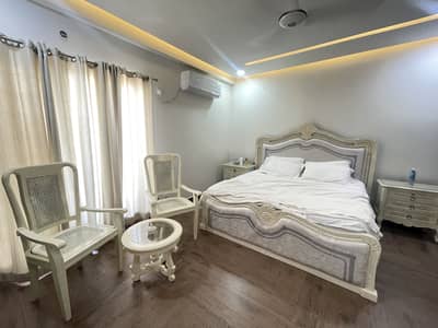 Kingsize complete bed set with two side table and dresser