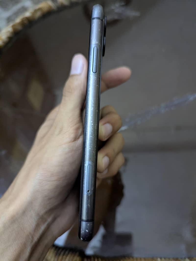 Apple iPhone 11 3