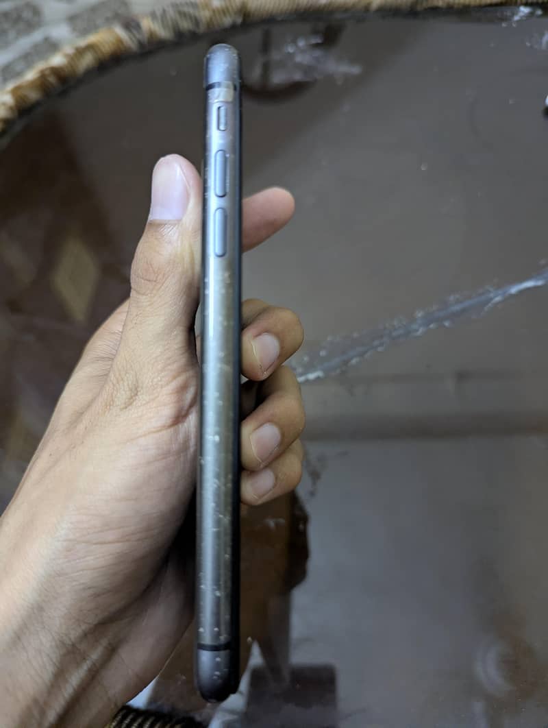 Apple iPhone 11 4
