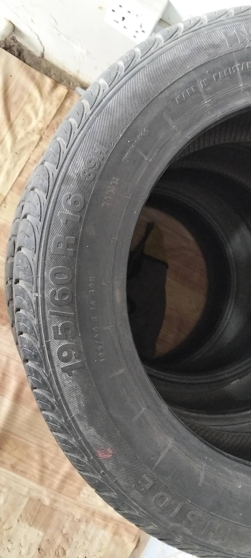 195/60/16 tyre 1