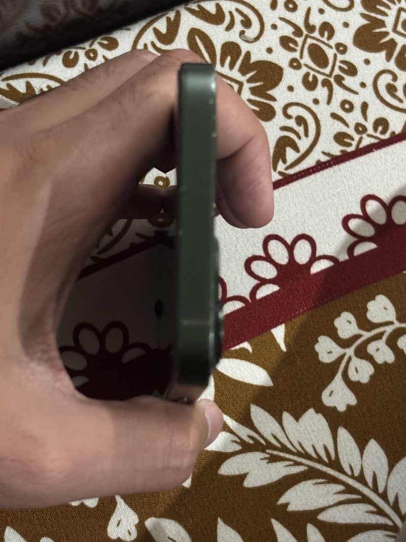 iPhone 13 3