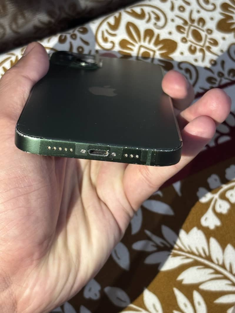 iPhone 13 8