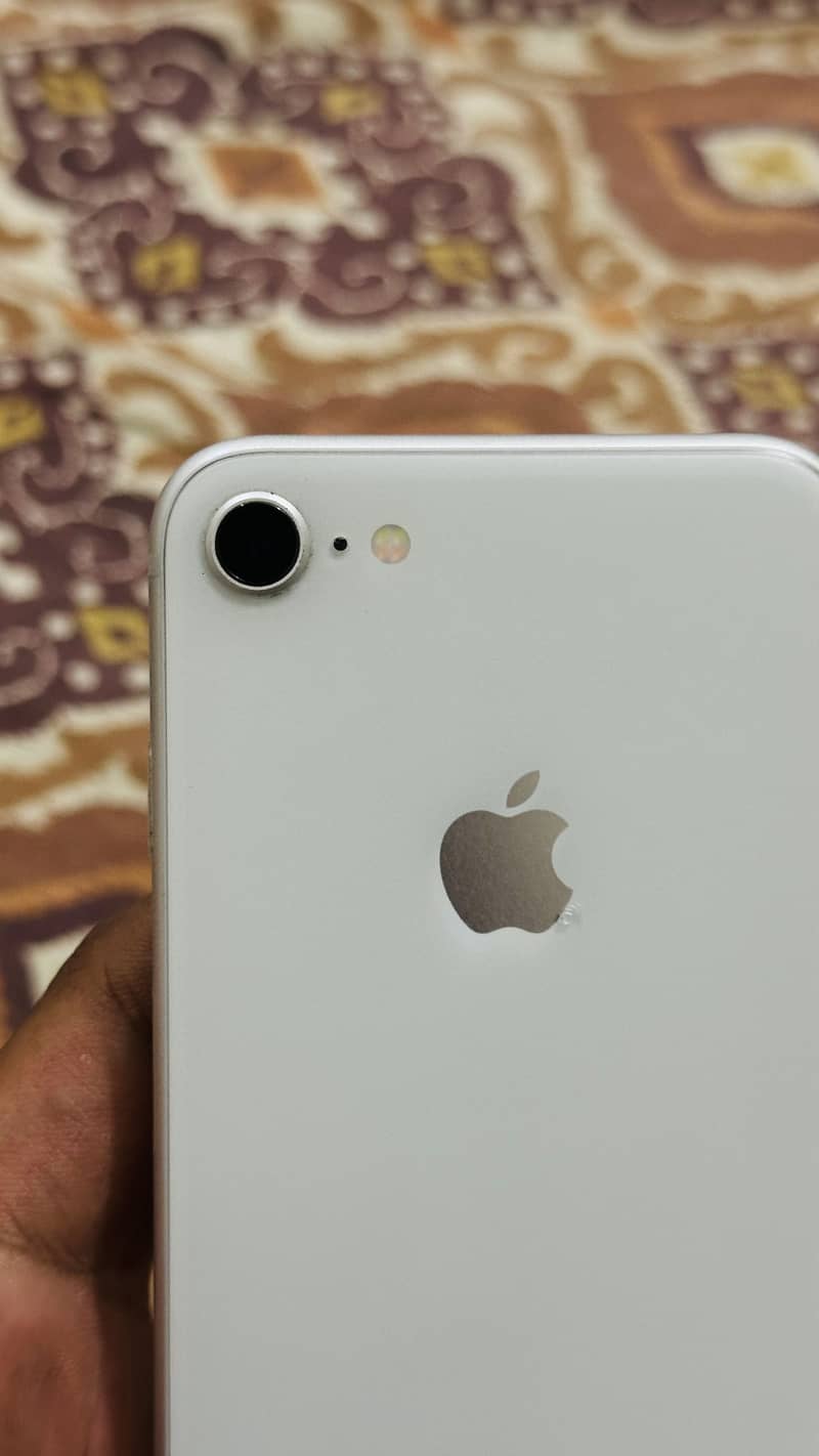 Apple iPhone 8 0
