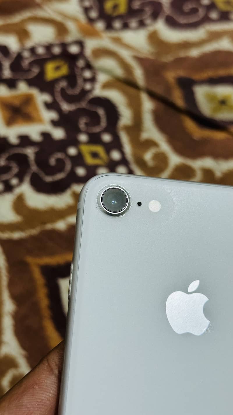 Apple iPhone 8 4