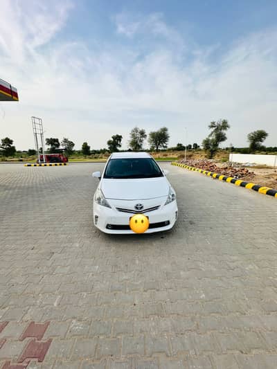 Toyota Prius Alpha 2012
