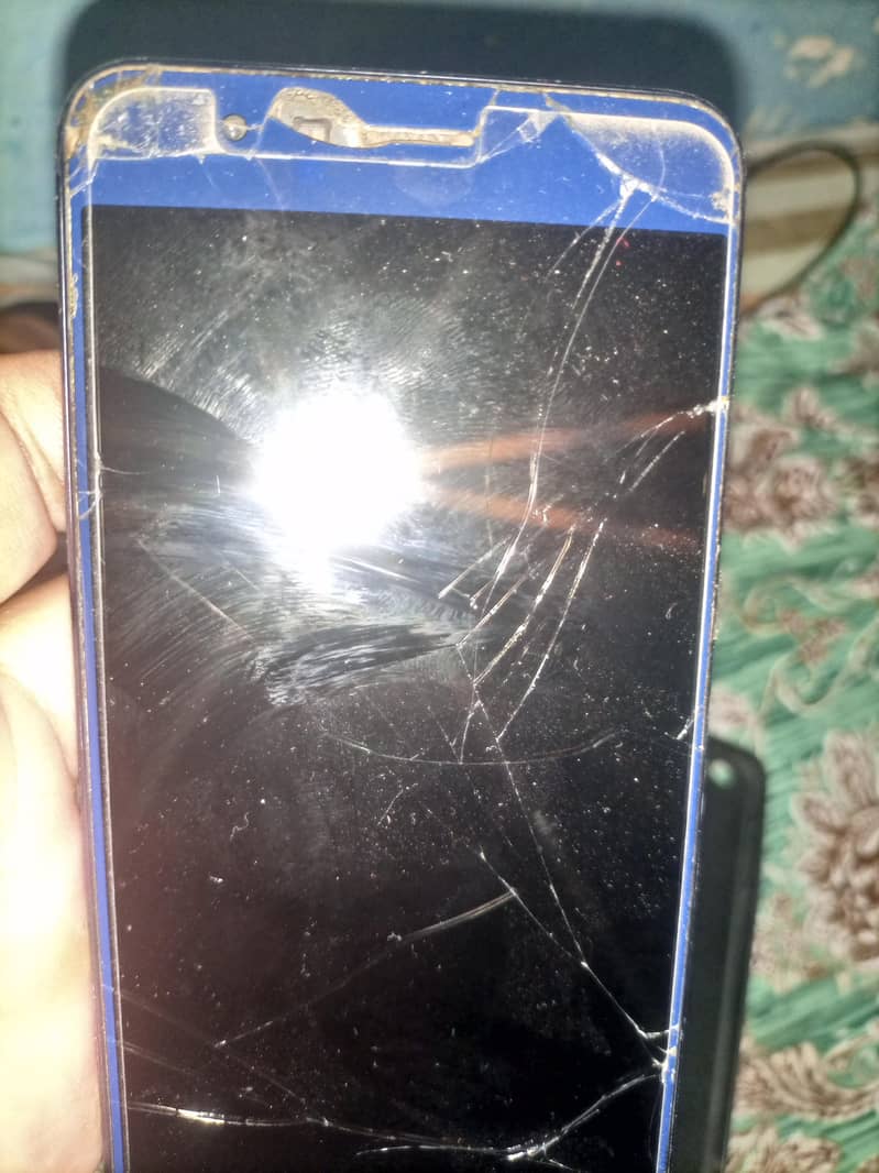 Honor 8C 6