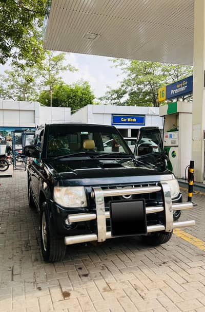 Disruption#Nissan Kix Model 2011  / 2016 full option fully loaded jeep