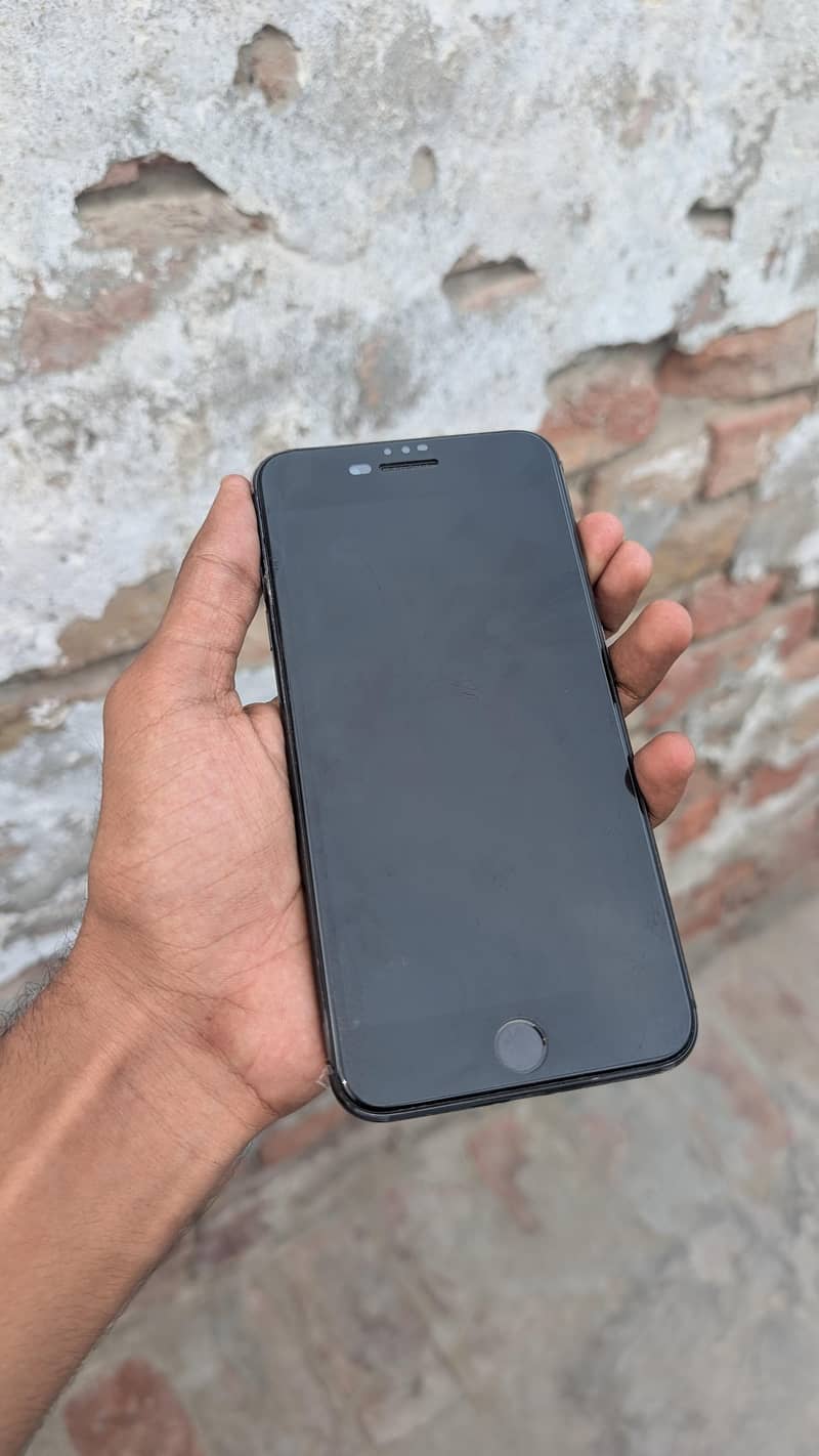 Apple iPhone 8 Plus 1