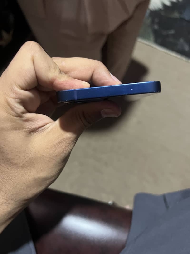 iPhone 12 4