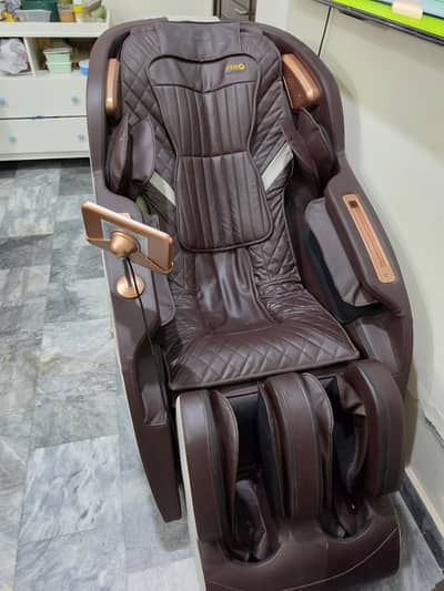 ZERO Luxury Full Body Massage Chair - Like New