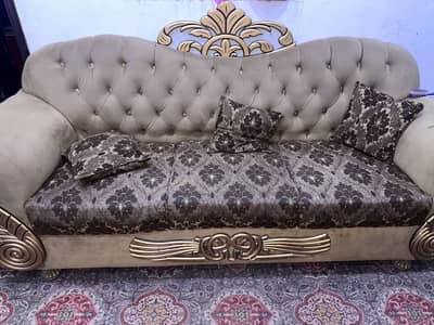 Royal Sofa set ye used mai hai zyada