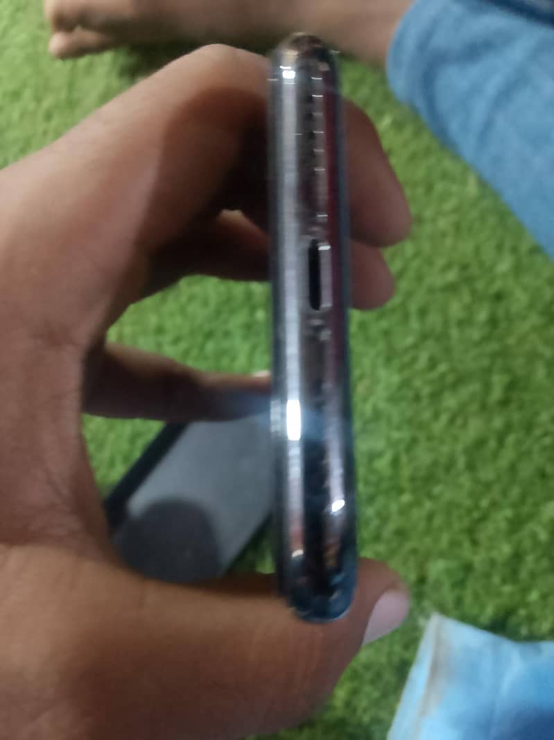 Apple iPhone X 5