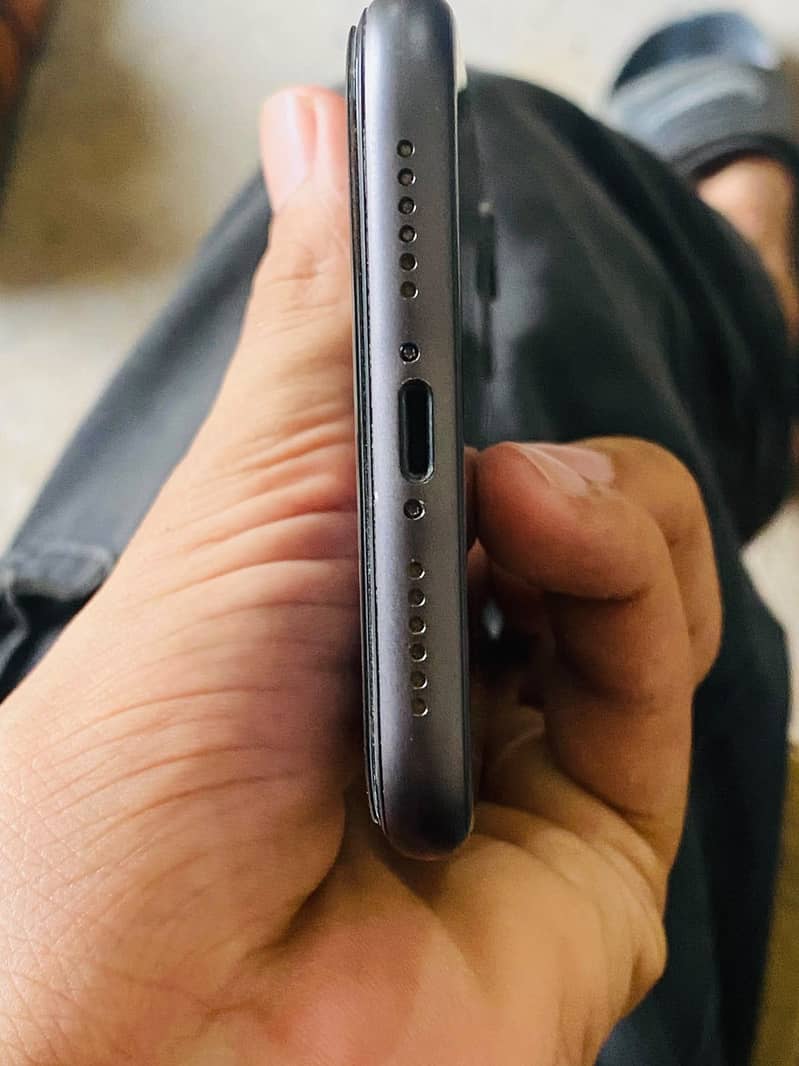 Apple iPhone 11 5