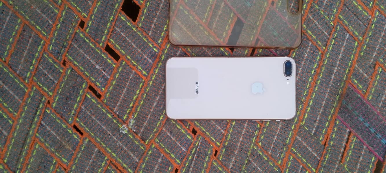 Apple iPhone 8 Plus 4