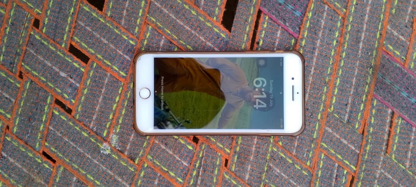 Apple iPhone 8 Plus 5