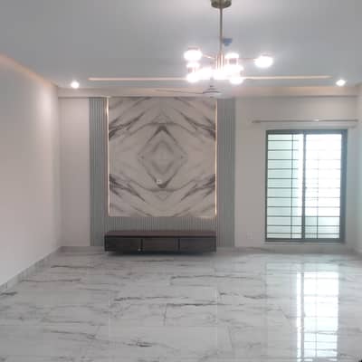 10 Marla 3-Bed Luxury FACING PARK Apartment for Rent in Askari 11 Lahore | Prime Location