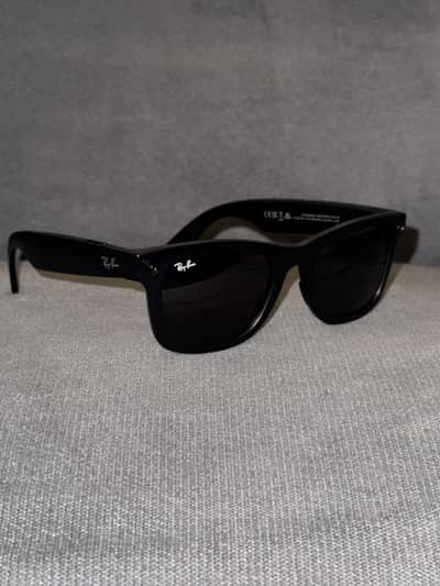Rayban Meta Glasses first gen New 10/10 condition with charger case