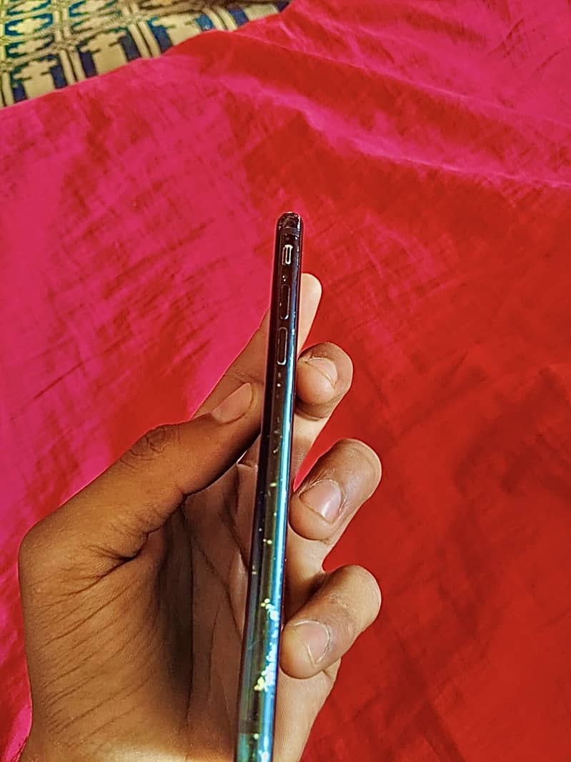 iPhone SE 3 6
