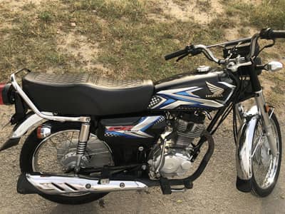 Black Honda 125 (almost new)