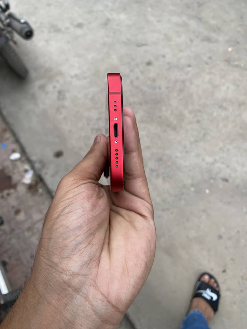 Apple iPhone 13 4