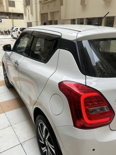 Suzuki Swift GLX CVT 2024