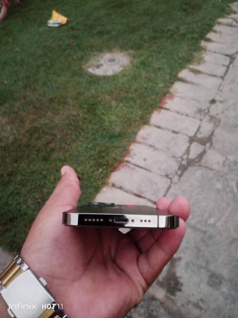 Apple iPhone 12 Pro 4