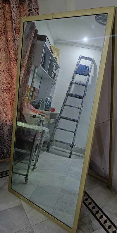 Standing mirror