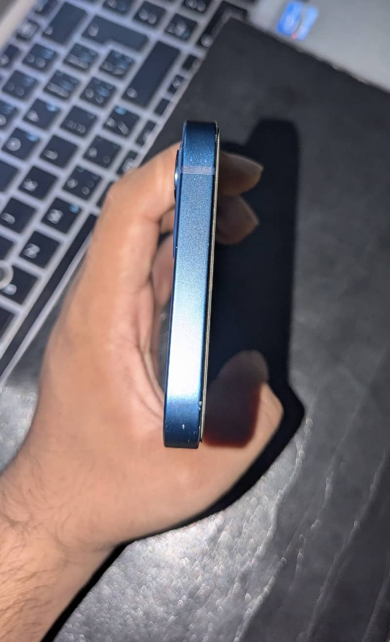 iPhone 12 4