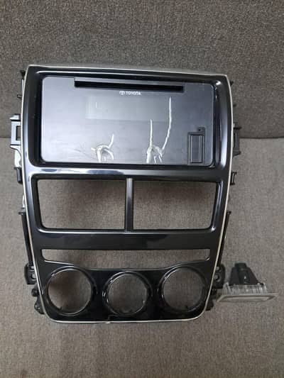 Toyota Yaris 1.3 ATIV original Company fitted 3- Line LCD multimedia .