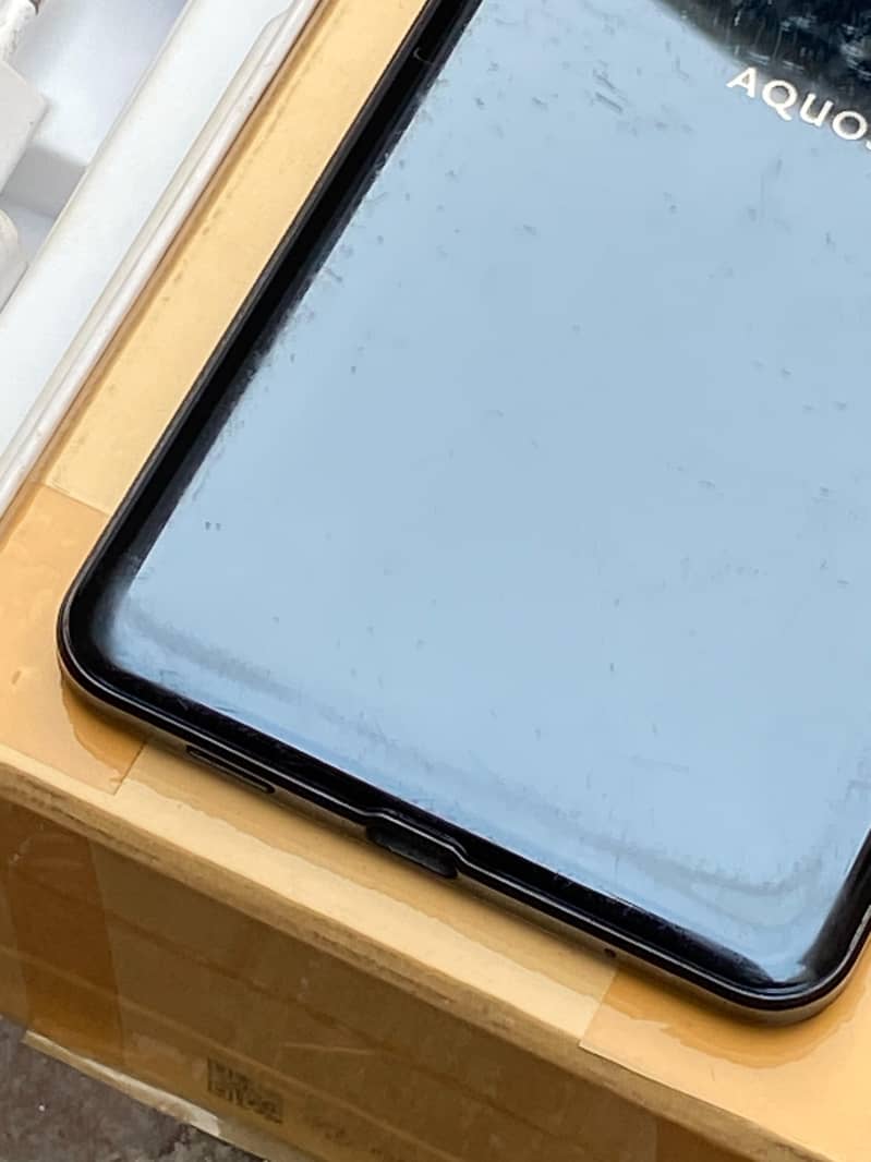 AQUOS ZERO 5G BASIC 3