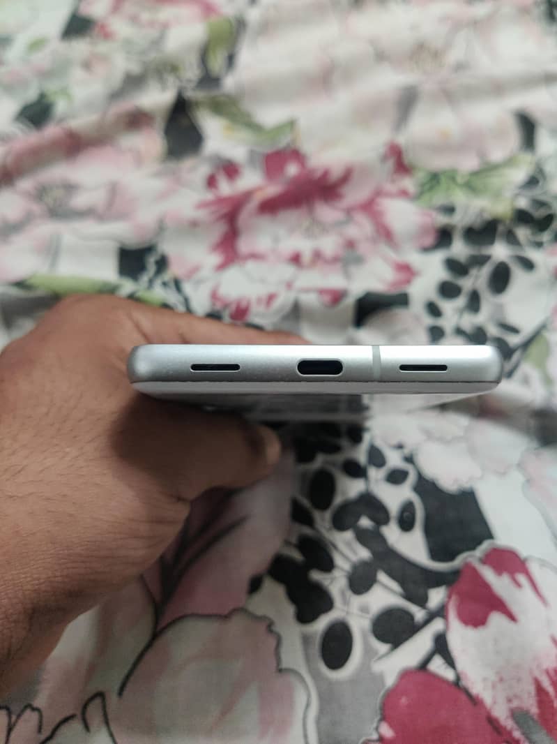 Google Pixel 7a 4