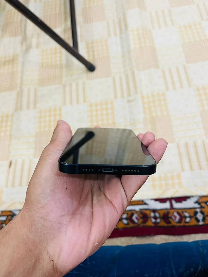 iPhone 14 plus 4