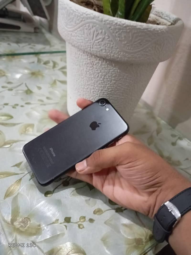 Apple iPhone 7 0