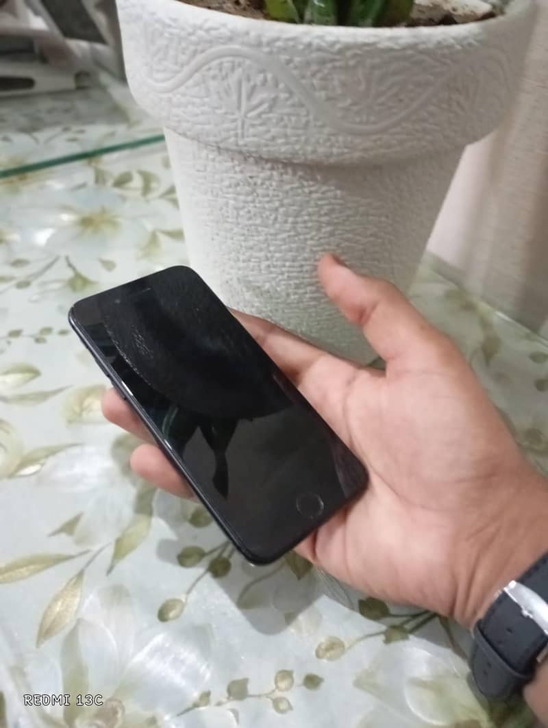 Apple iPhone 7 1