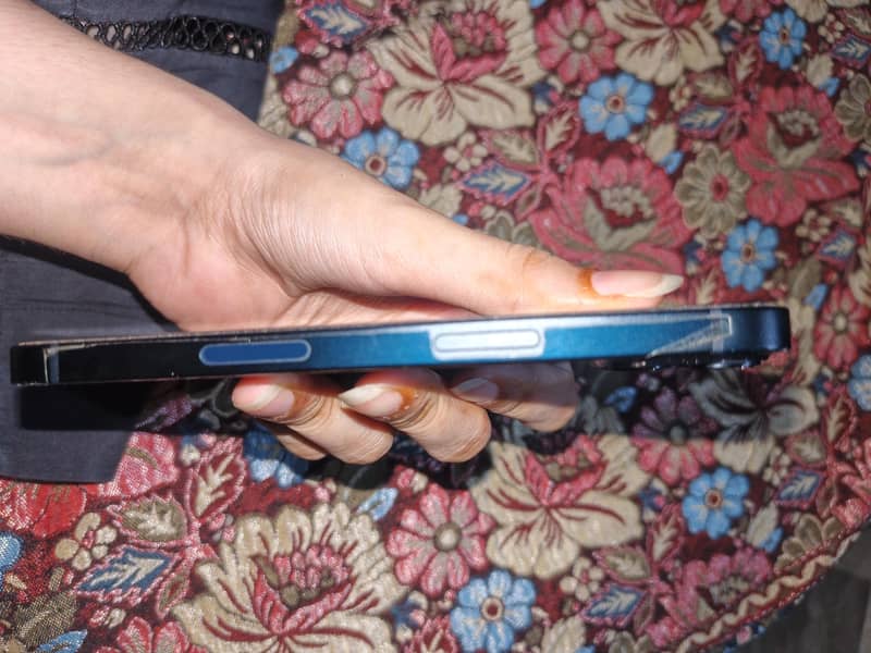 Apple iPhone 13 1